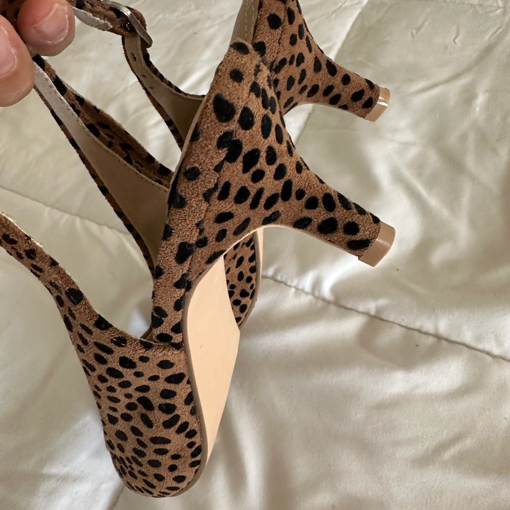 Isaac Mizrahi Brown and Black Slingback Flats - Picture 3 of 4